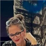 Sono disponibile sia in presenza che online. Sono laureata con Lode in Filosofia e ho conseguito un dottorato in letteratura francese